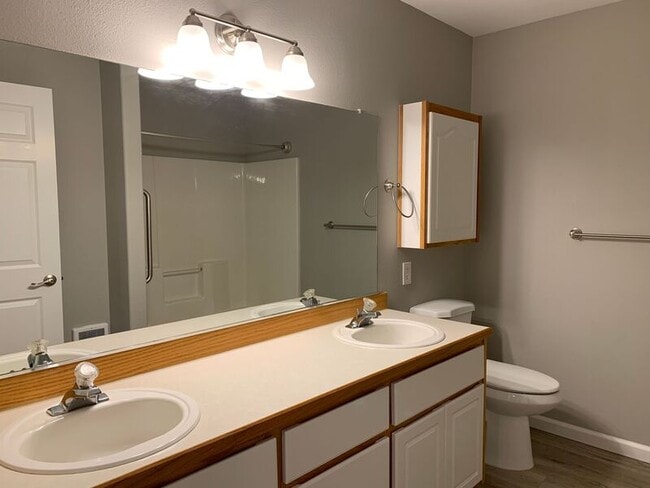 Building Photo - 13631 SE Oatfield Rd