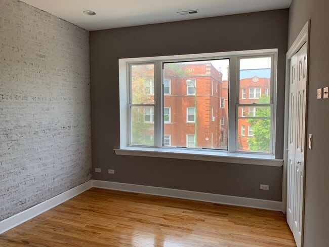 Building Photo - 2303 W Granville Ave