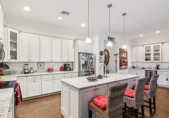 Building Photo - 121 Seminole Ln