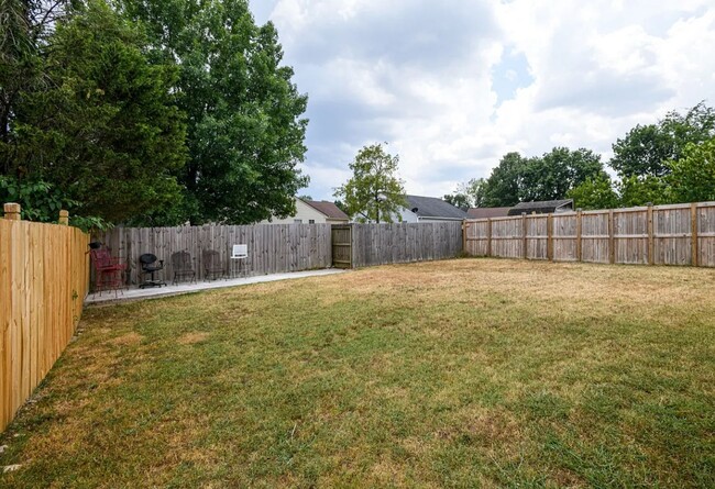 Building Photo - Three Bedroom Two Bath Home