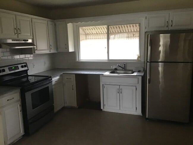 Building Photo - COMING SOON! - Newly Renovated 3Bd, 2Bth i...