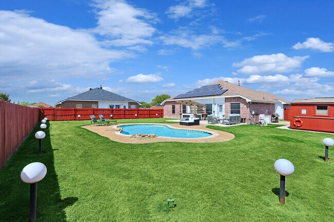 Building Photo - 521 E Robin Ct