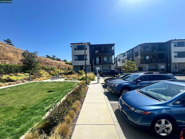 Building Photo - 725 Delve Ct