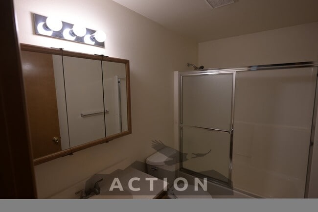 Building Photo - 2 bed, 2 bath, 1 car garage- water, sewer,...