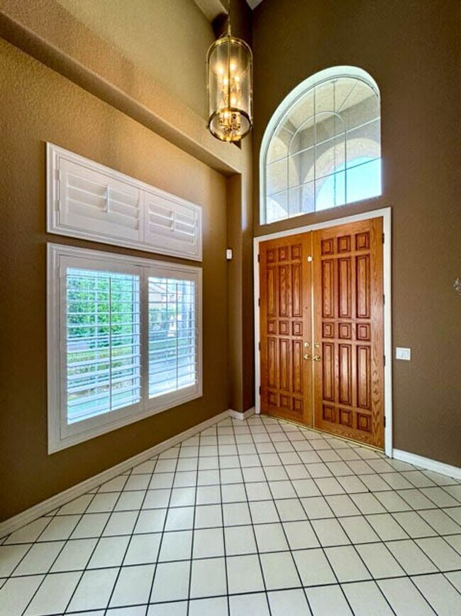 Building Photo - COMING SOON! Large Murrieta home available for LEASE!