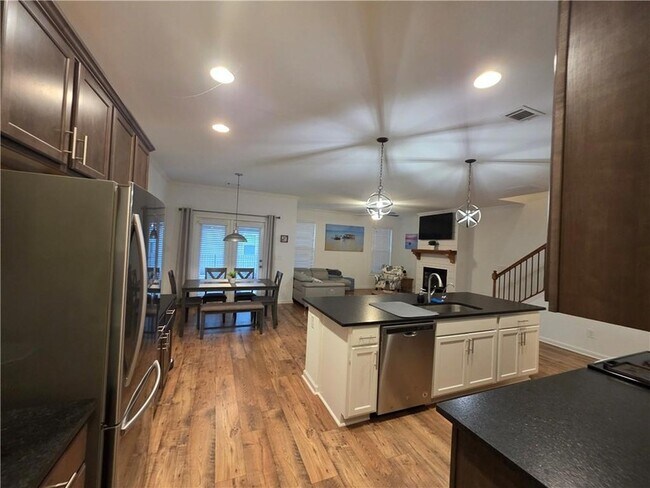 Building Photo - 5531 Garens Way