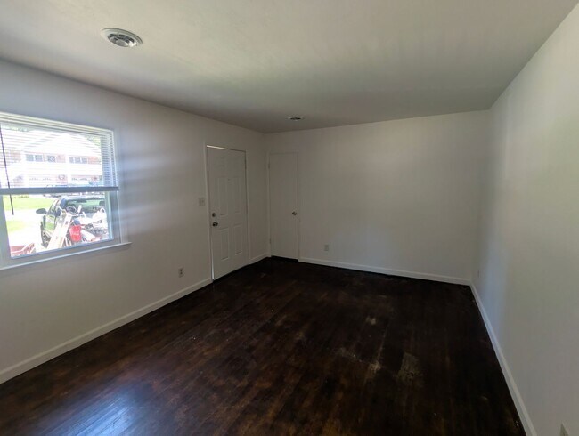 Building Photo - 313-313 Hurdle Dr