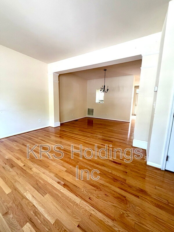 Building Photo - 1023 Carrington Pl