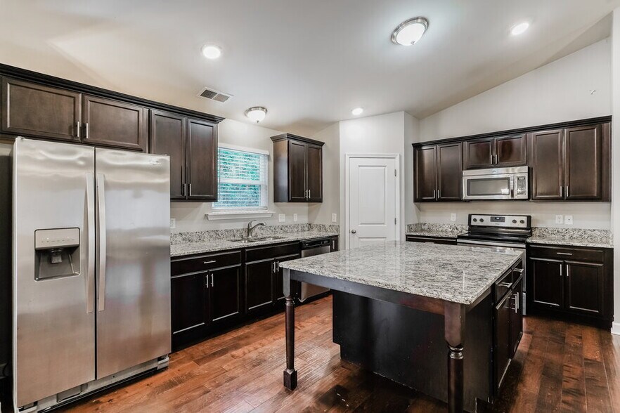 Building Photo - 2513 Skyfalls Way
