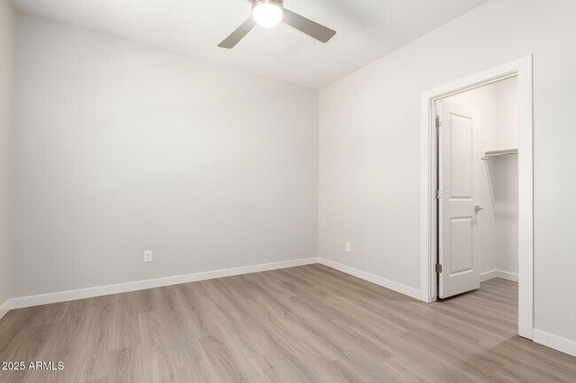 Building Photo - 1531 W Sierra Vista Dr