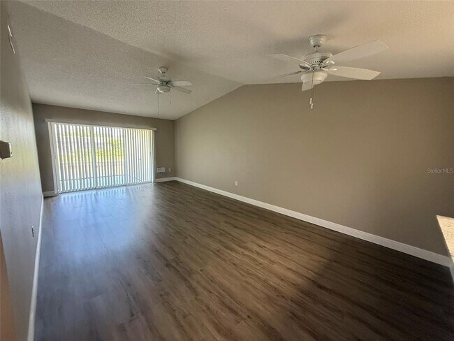 Building Photo - 3111 Riverside Dr