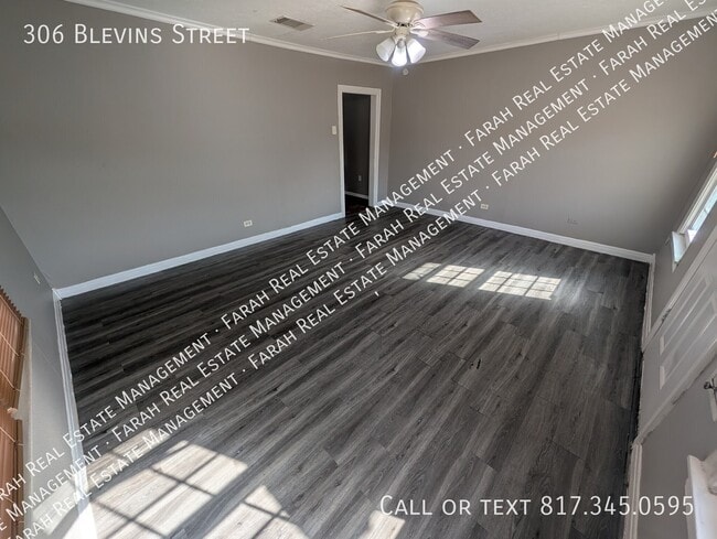 Building Photo - 306 Blevins St