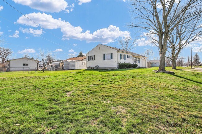 Building Photo - 9 Glenview Dr