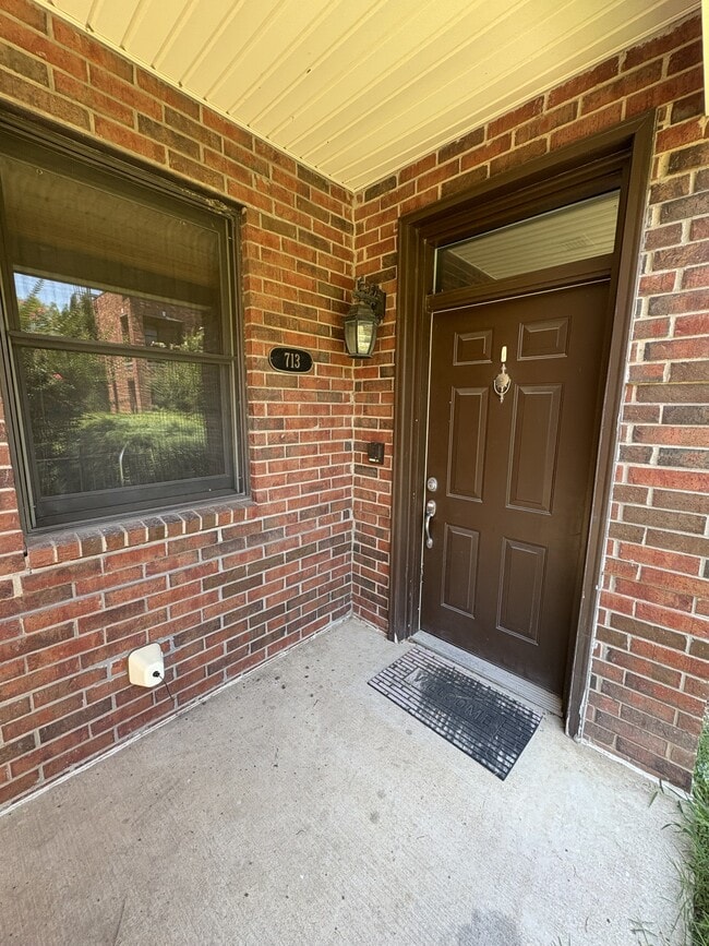 Primary Photo - 713 S Madison Pl
