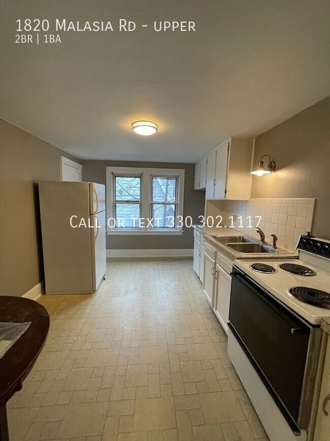Building Photo - Two bedroom one bathroom upper level apart...