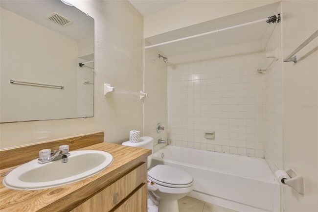 Building Photo - 11507 Valencia Dr