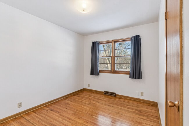 Building Photo - 3032 W 9th St