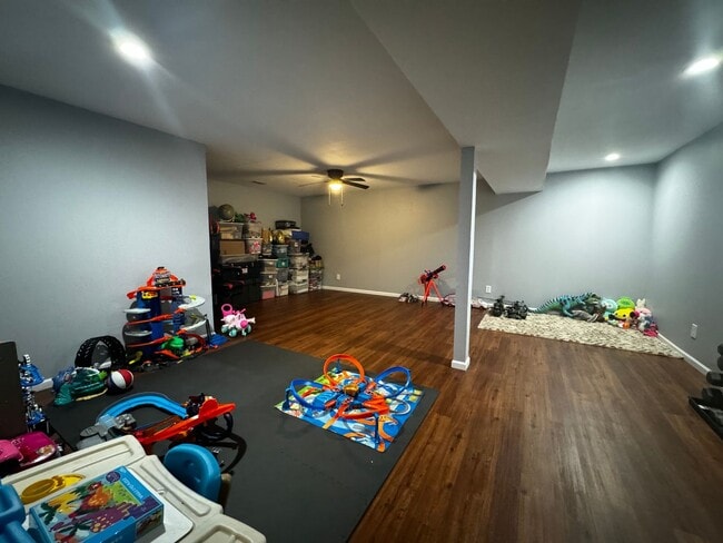 Building Photo - Charming 3-Bedroom, 3-Bathroom Home with V...