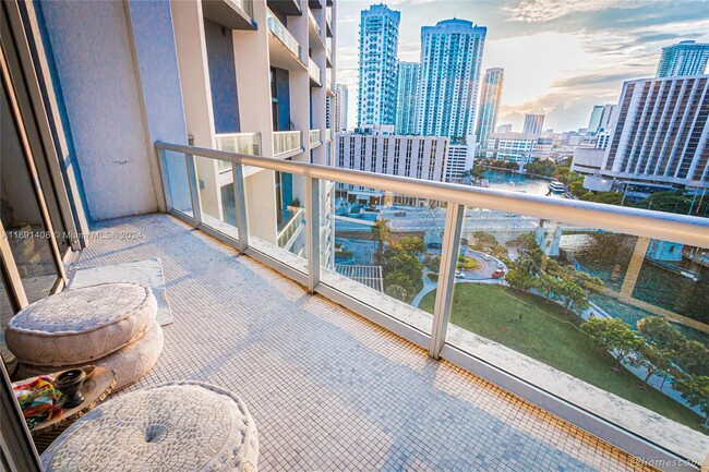 Building Photo - 465 Brickell Ave