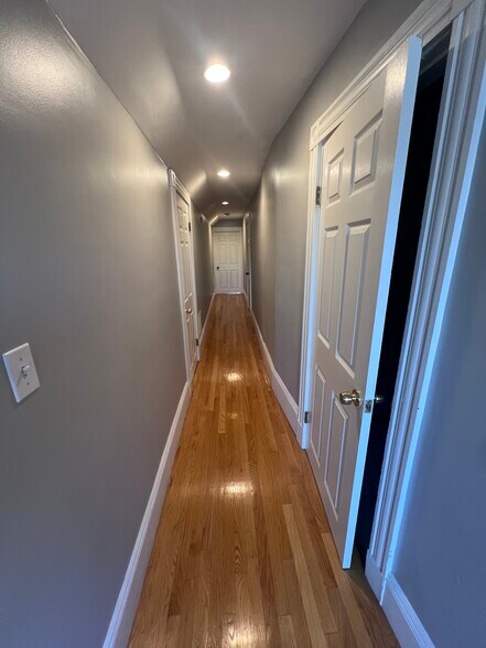 Building Photo - 122 Calumet St