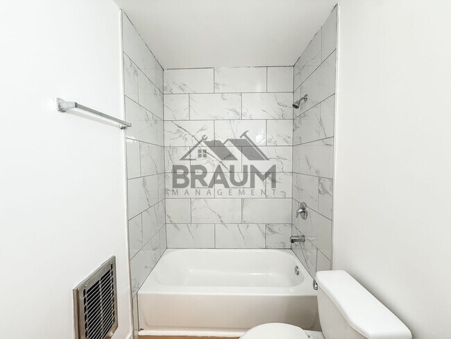 Building Photo - 5611 Fulcher Ave