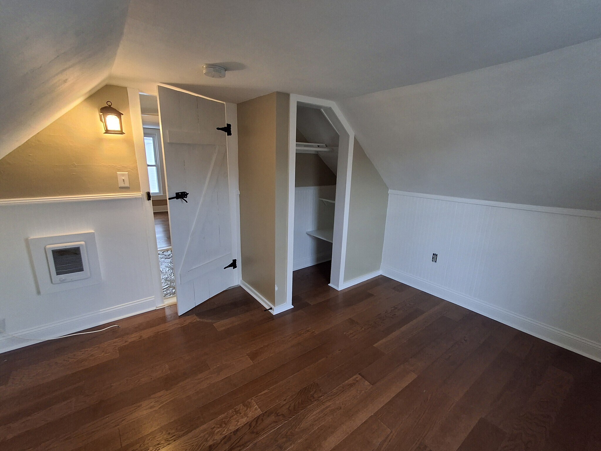 Bedroom 2, laminate flooring. - 13 Mulberry St