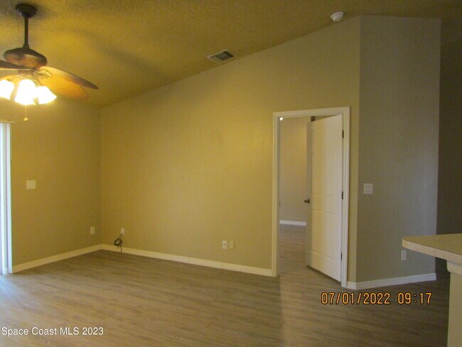 Building Photo - 700 Benton Dr