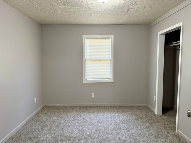 Building Photo - 724 Searcy Ave