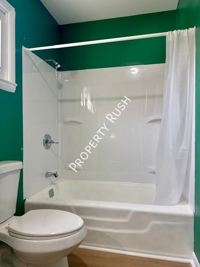 Building Photo - 32 Opal Rd