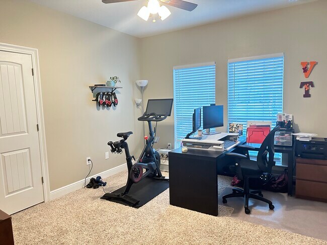 Building Photo - 111 Shoreview Dr