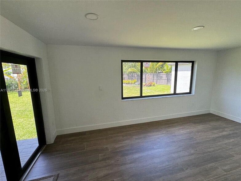 Building Photo - 8400 SW 46th St