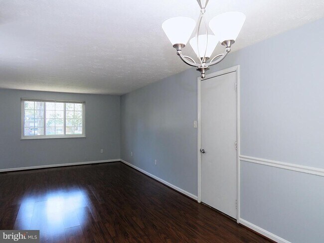 Building Photo - 7125 Vantage Dr