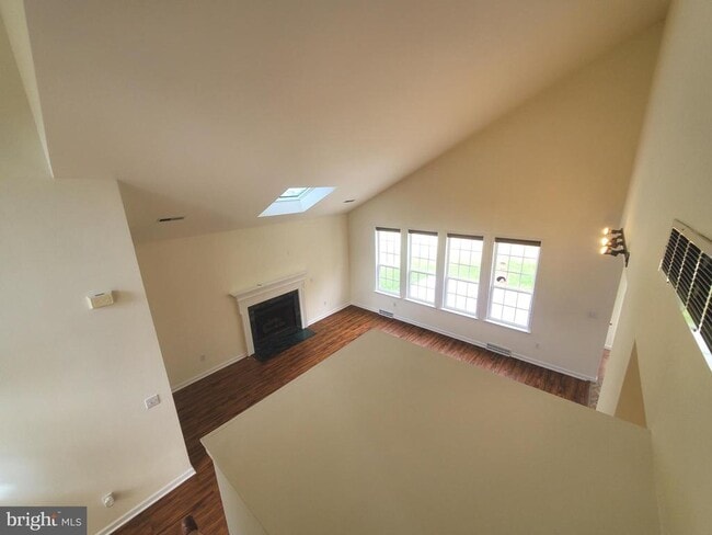 Building Photo - 5 Bandcroft Dr