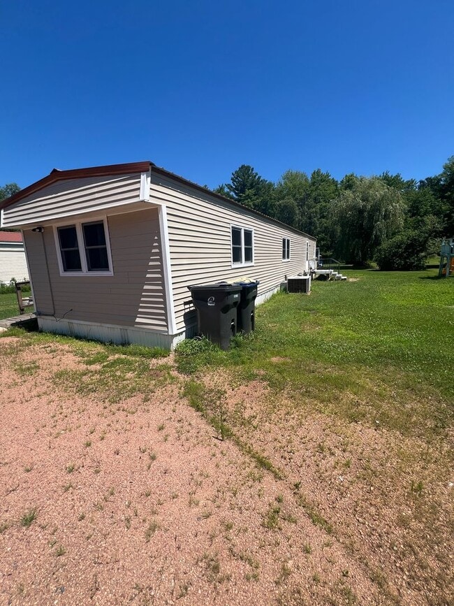 Building Photo - Click the “Apply Now” button or email wapmrentals@gmail.com for a prompt response.