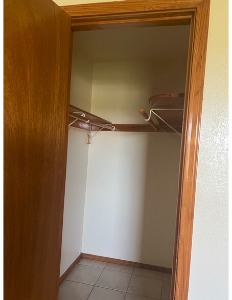 Building Photo - 1000 Wild Rose Ln