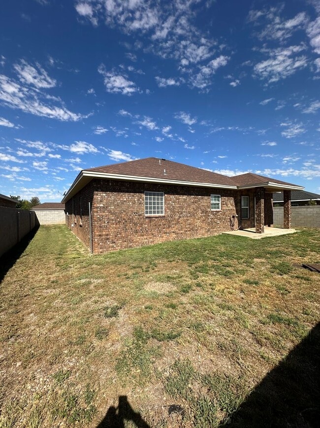 Building Photo - Stunning and Spacious 4 Bed Home! Parkview School District!