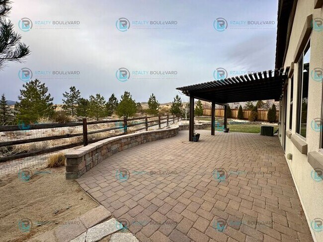 Building Photo - Spacious 4-Bedroom Gem in Somersett with S...