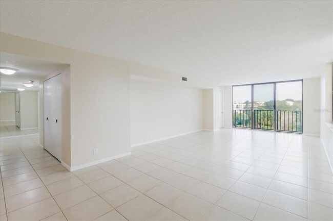 Building Photo - 100 Oakmont Ln