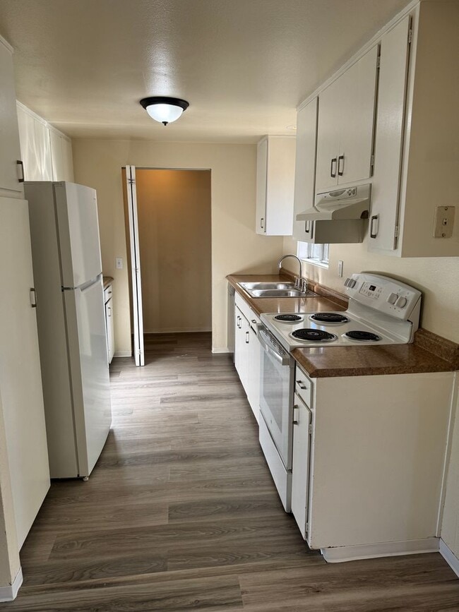 Building Photo - Updated 4 bedroom 1 bathroom house in Eugene!