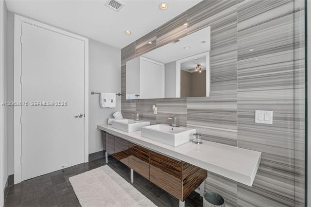 Building Photo - 1100 Biscayne Blvd
