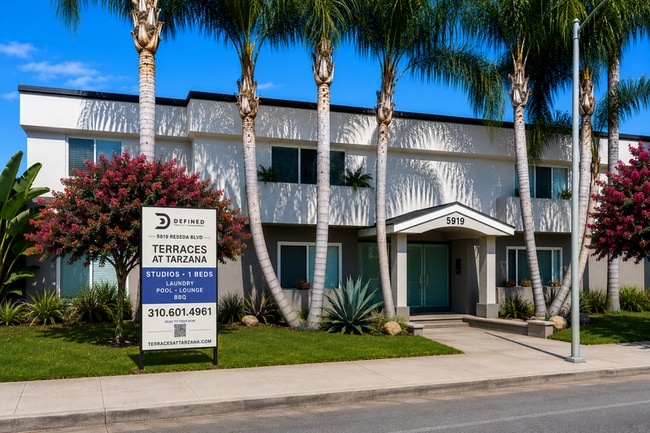 Building Photo - 5919 Reseda Blvd