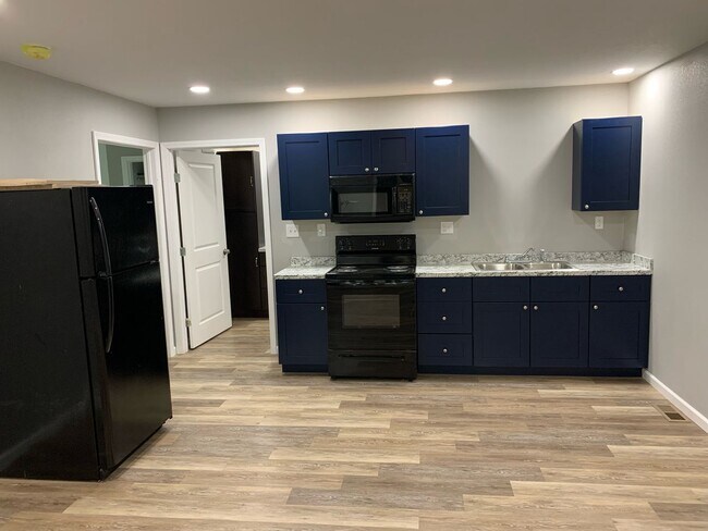 Building Photo - 1005 E Monroe St