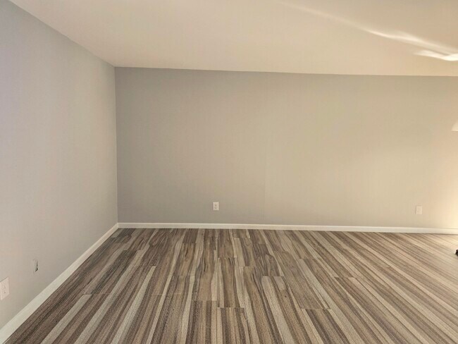 Building Photo - 308 Miracle Strip Pkwy SW