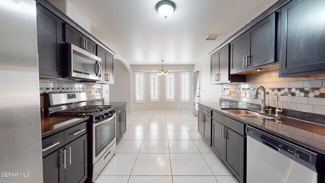 Building Photo - 13648 Samlesbury Ave