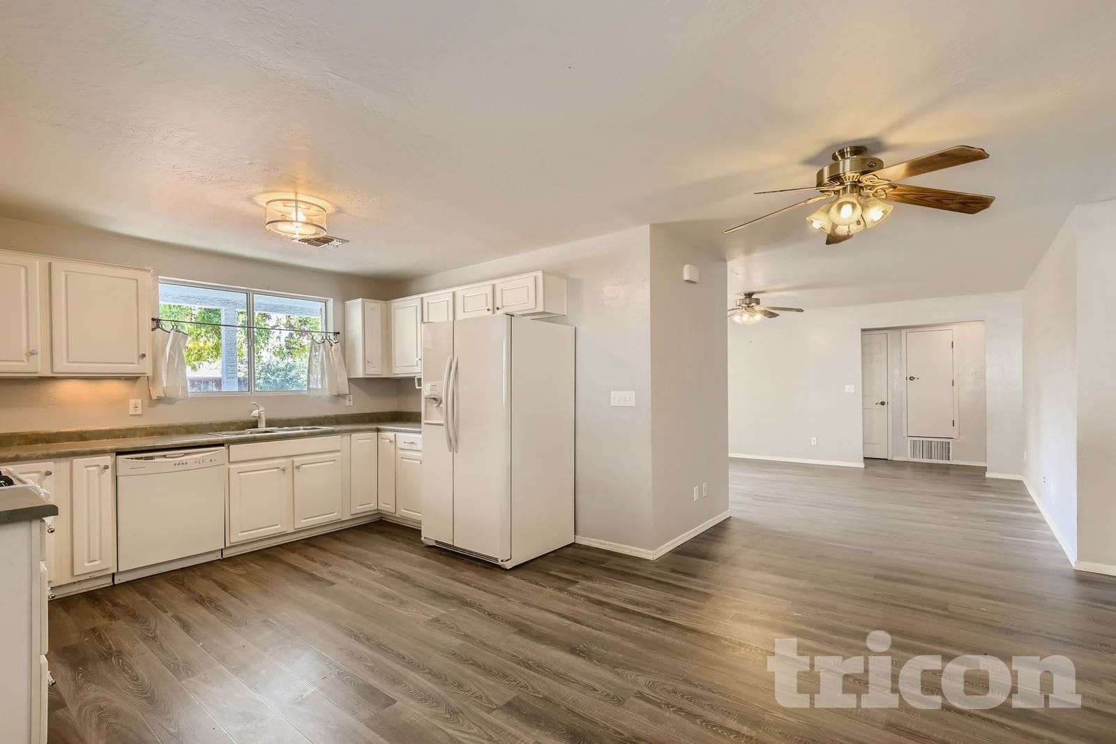 Building Photo - 3020 W Mariposa St