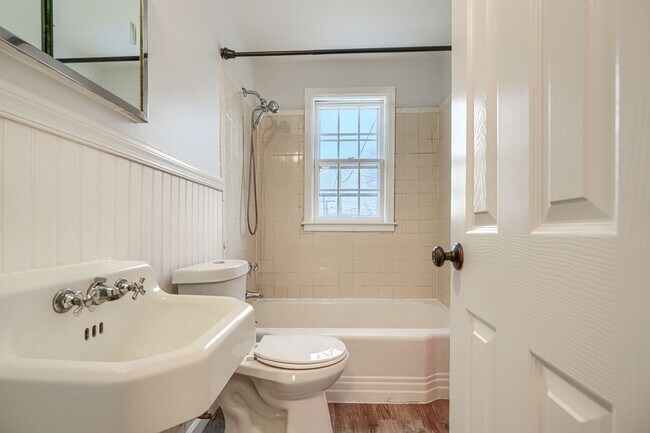 Building Photo - 414 Westfield Rd