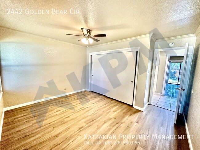 Building Photo - Single Story 3 Bedroom 2 Bath Golden Bear ...