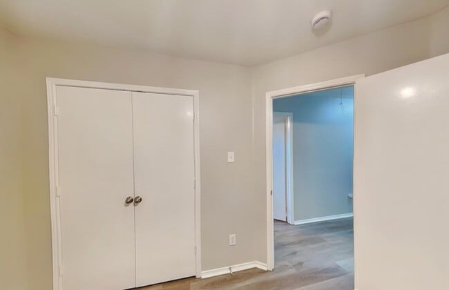 Building Photo - Contemporary 3-Bedroom Gem with Open-Plan Design