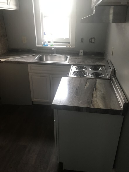 Building Photo - 43 Elm St