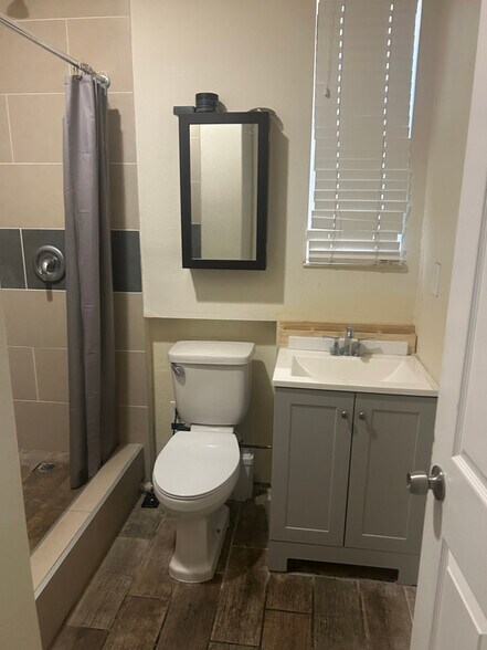 Building Photo - 13744 Dellbrook St